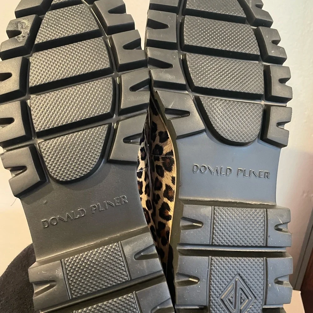 Donald J. Pliner Leopard Print Loafers with Black Sole - Picture 3 of 5